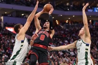 背身强攻 背身强攻