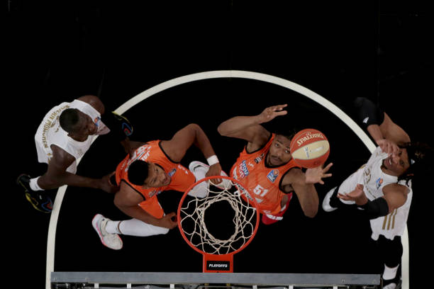 他的职业履 他的职业履